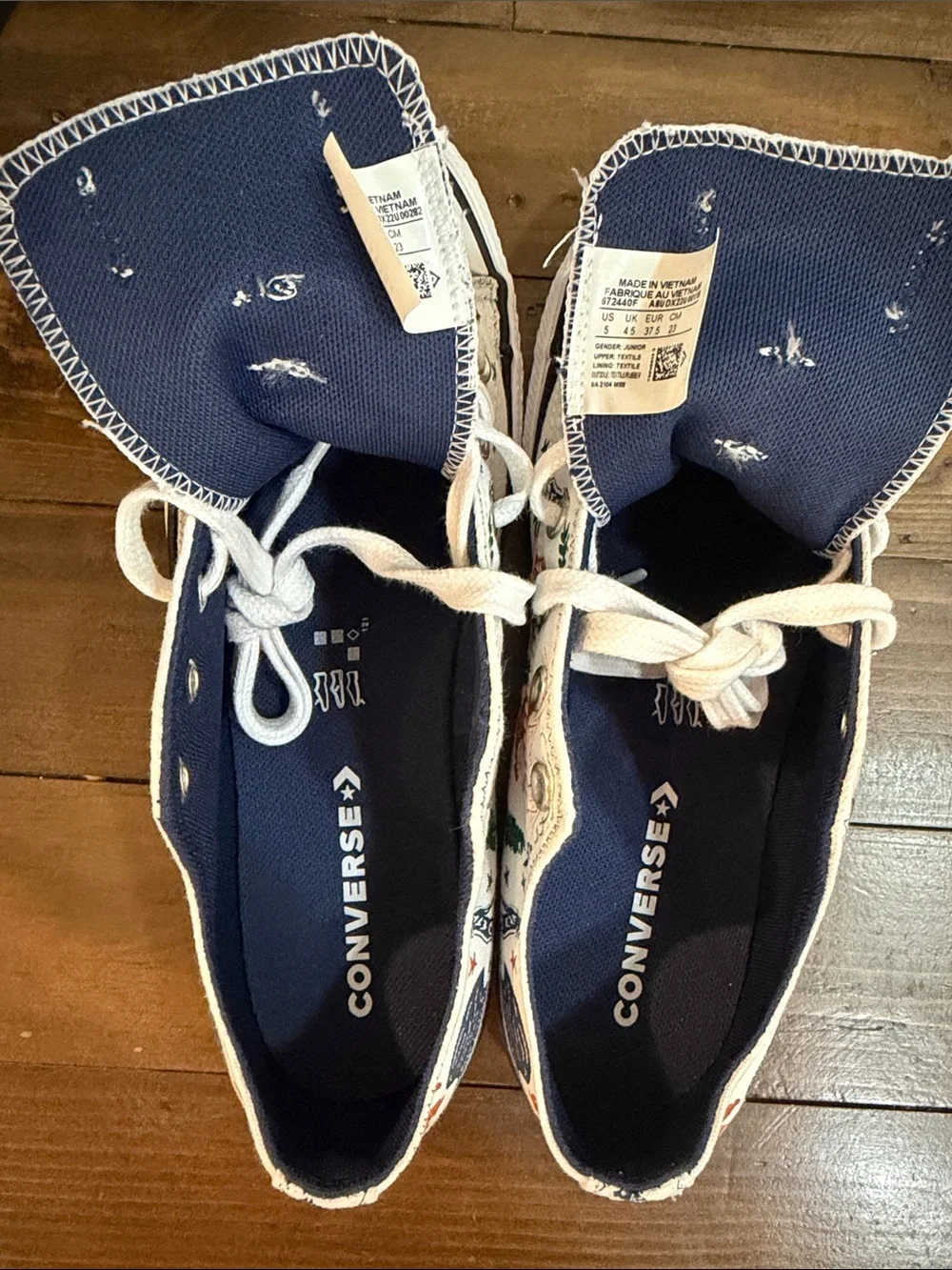 Converse Kids' camp print low tops kids size 5 women’s 7